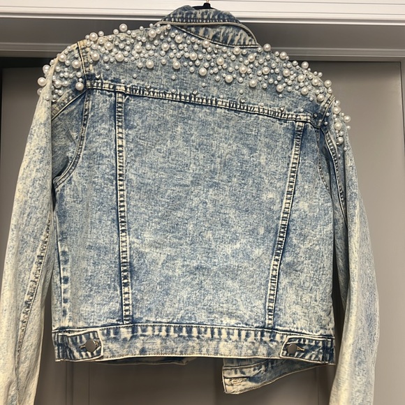 Embellished Denim Jacket with Pearls w Crystal Brooch - Picture 2 of 2